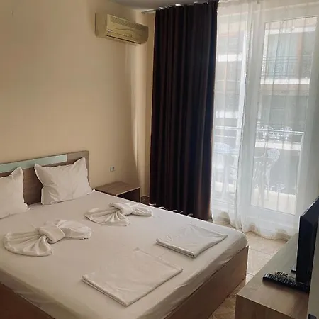 Apartment Golden Sea View 2 *